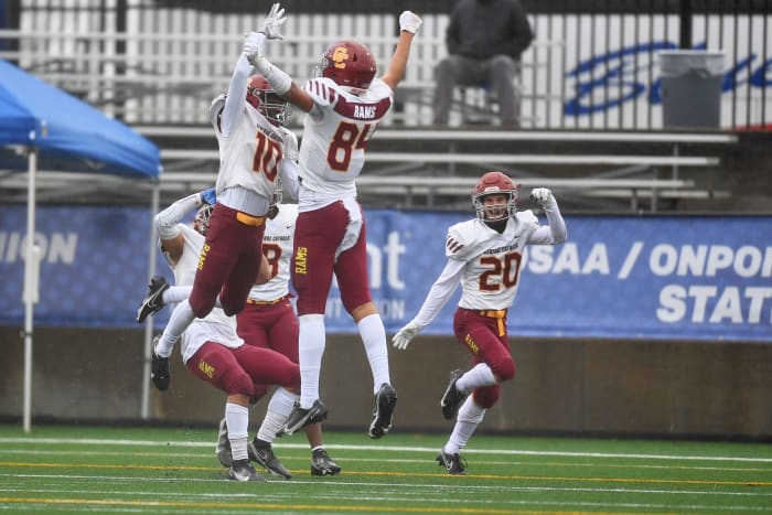Tualatin.Central-Catholic.6A-football-final.Leon-Neuschwander.55